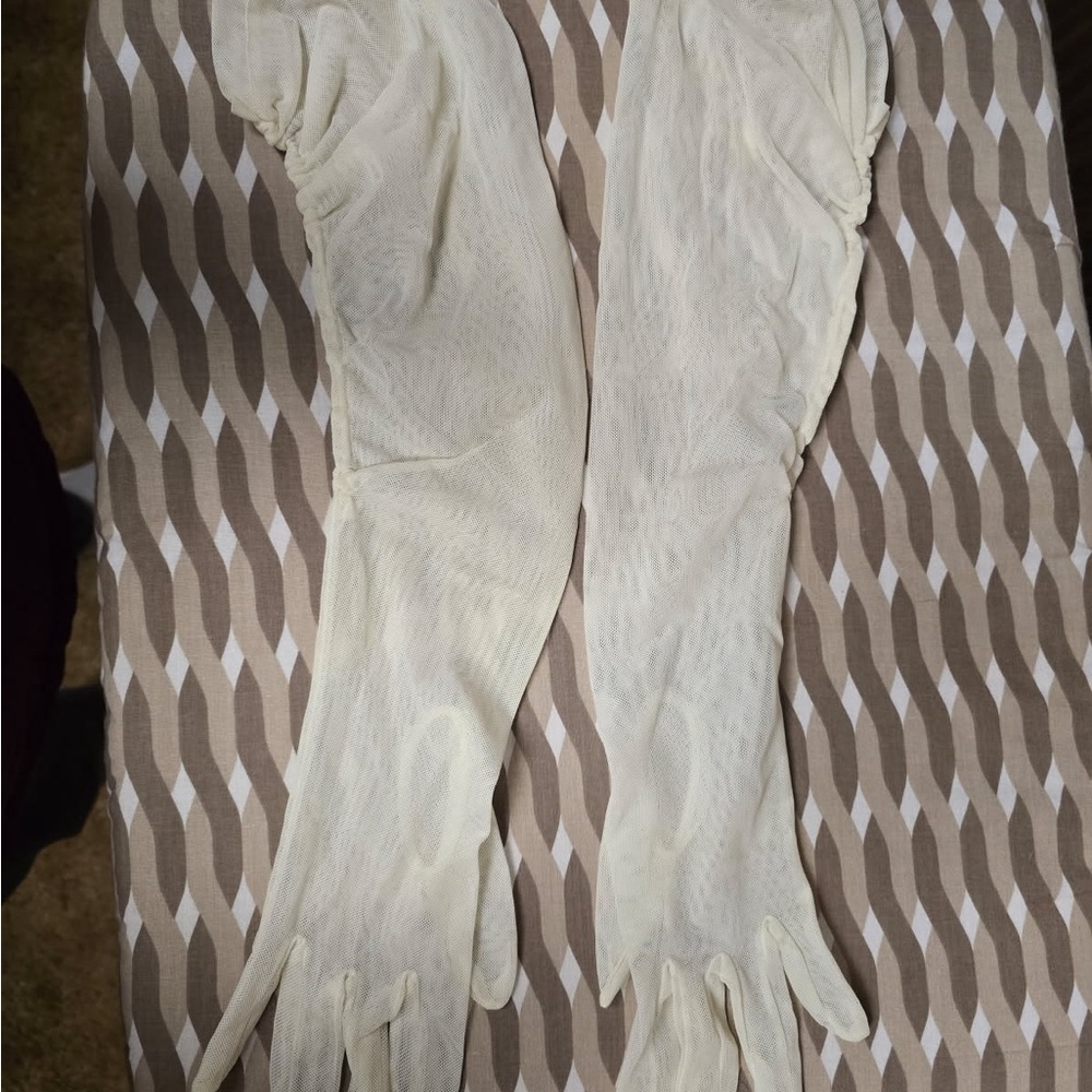 Elegant Cream Women's Gloves